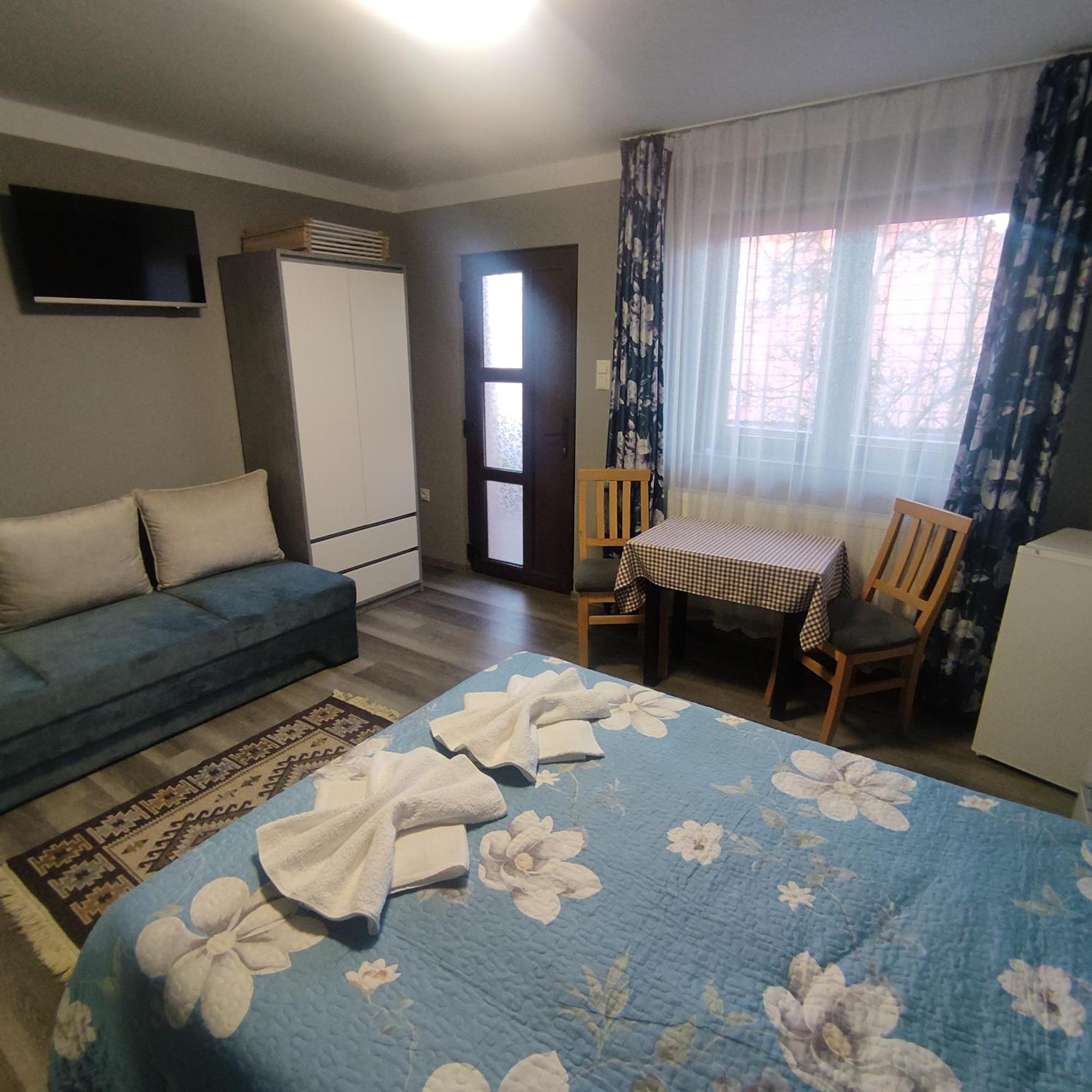 Kovacs Guesthouse Прайд Екстериор снимка