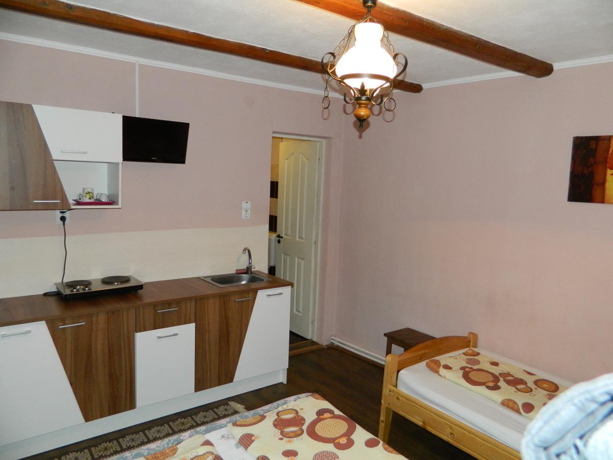 Kovacs Guesthouse Прайд Екстериор снимка