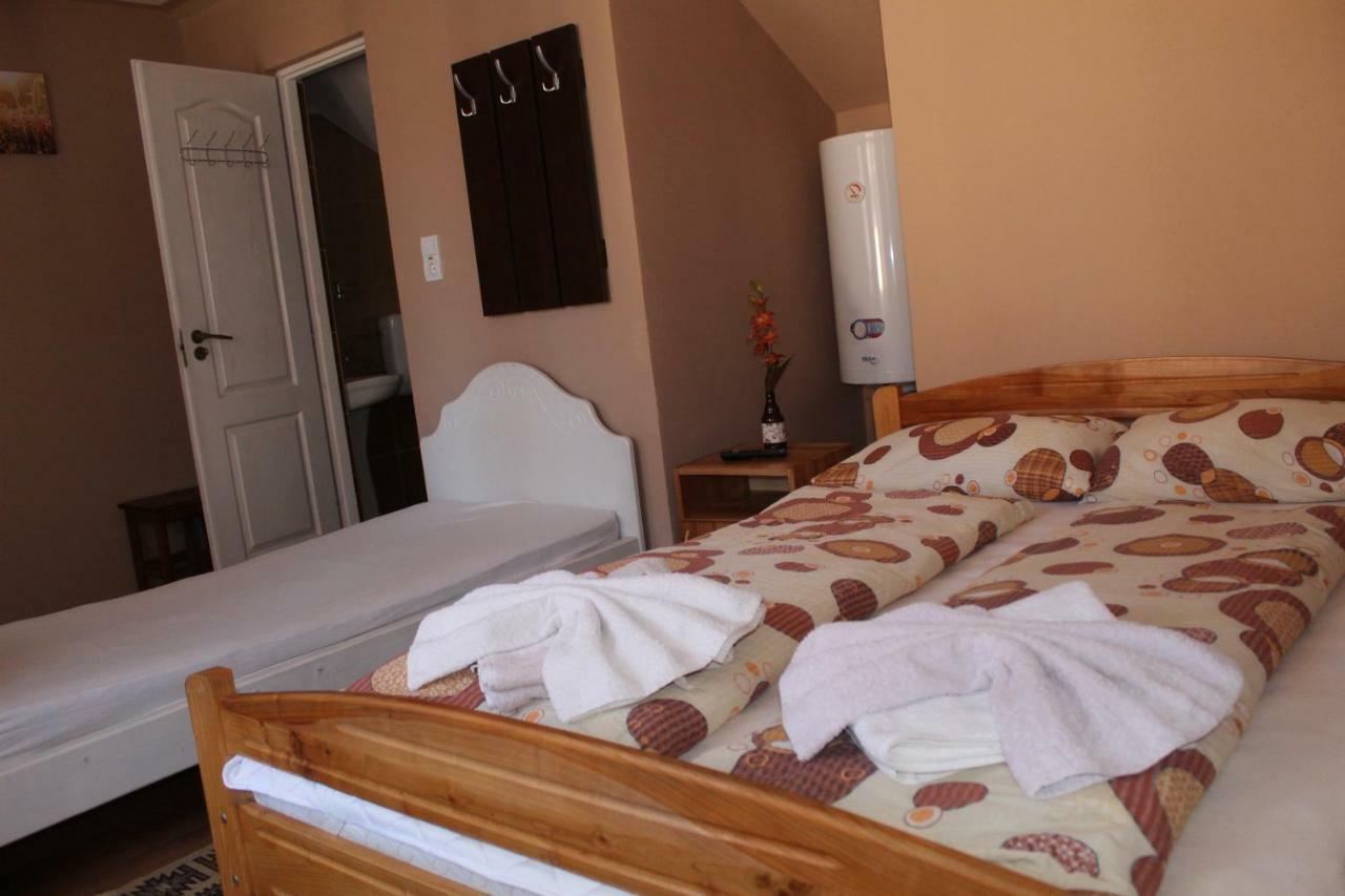 Kovacs Guesthouse Прайд Екстериор снимка