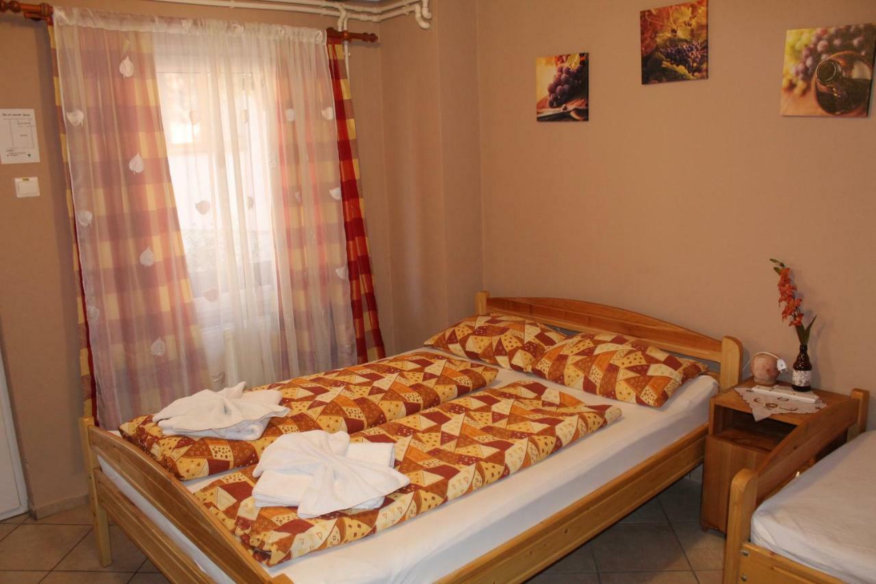Kovacs Guesthouse Прайд Екстериор снимка