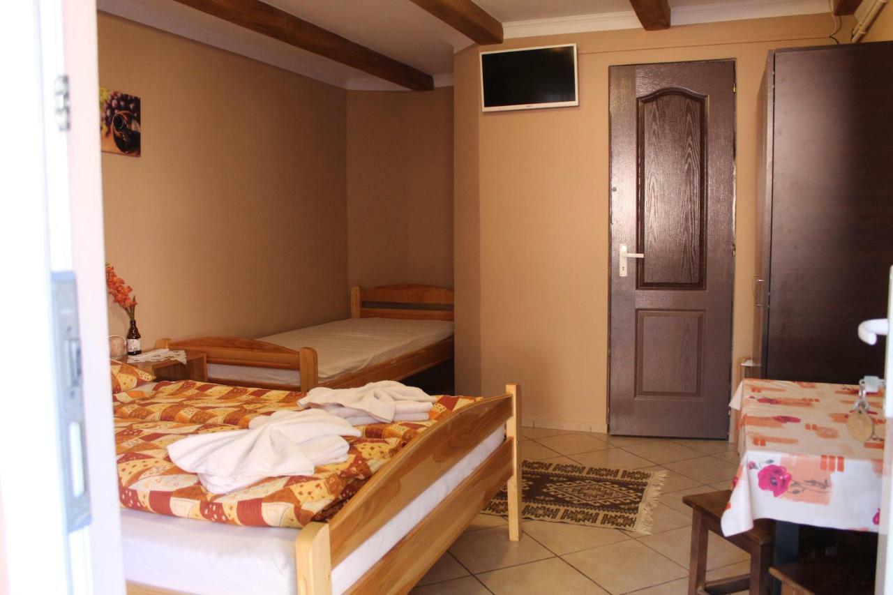 Kovacs Guesthouse Прайд Екстериор снимка