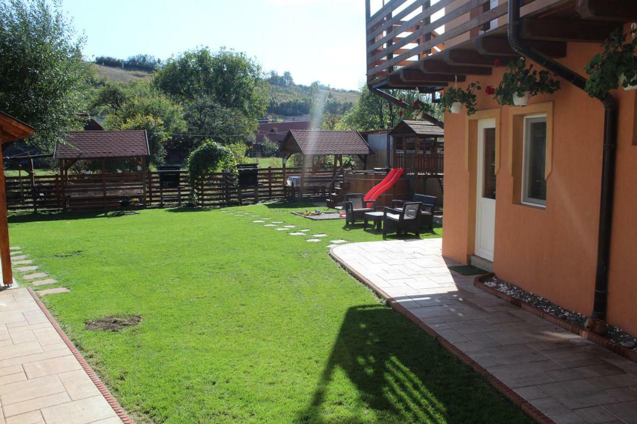 Kovacs Guesthouse Прайд Екстериор снимка